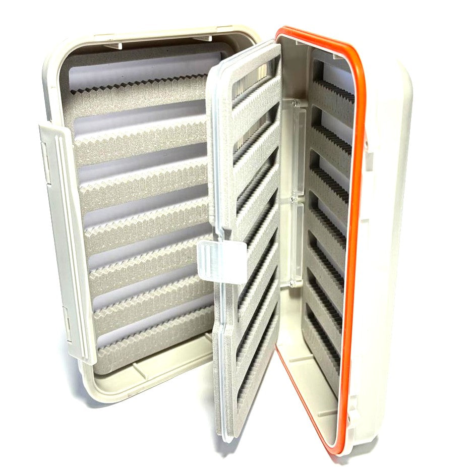 Boite mouche étanche 4 faces fentes taille moyenne 672 mouches